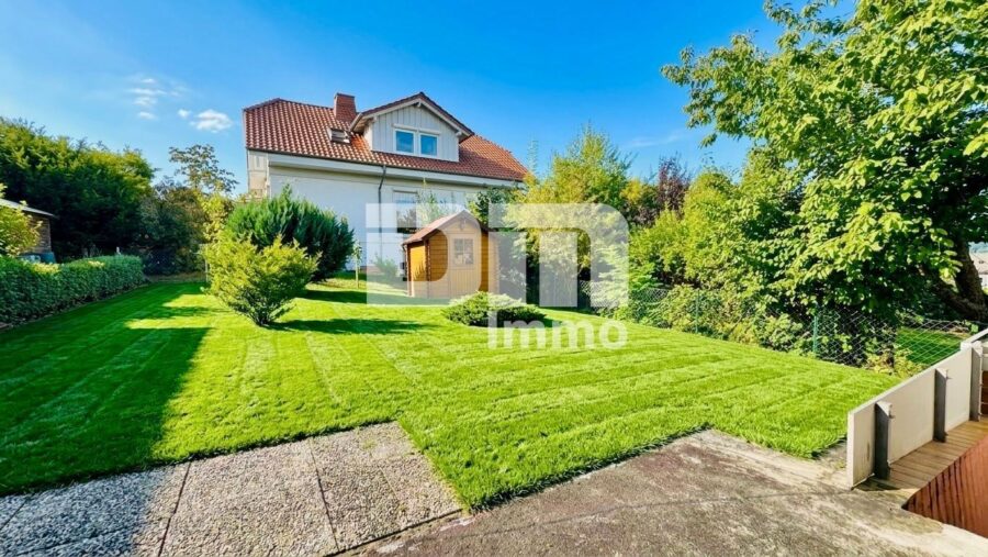 Solide Doppelhaushälfte mit viel Potenzial, Wintergarten und schönem Garten in beliebter Lage - Gartenbereich